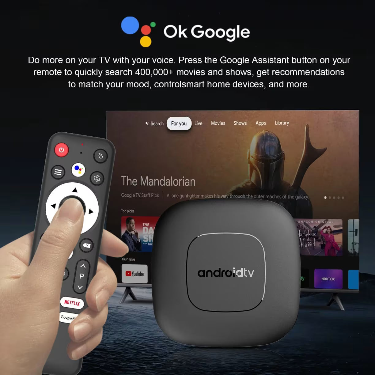Crni smart tv uredjaj i daljinski upravljac sa dugmetom za google pomocnika ispred ekrana televizora
