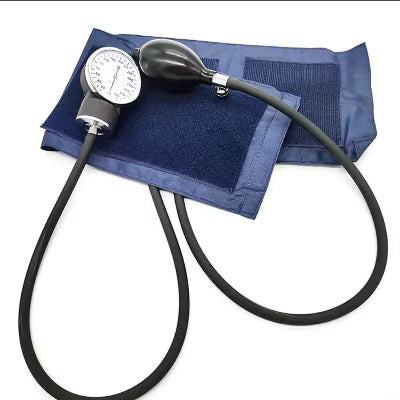 Aparat za pritisak sa manzetnom. Kompaktan dizajn za lako prenosenje i skladistenje. Prakticno.