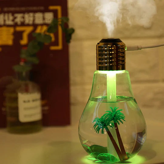 Aroma difuzer sijalica sa zelenim LED svetlom na stolu