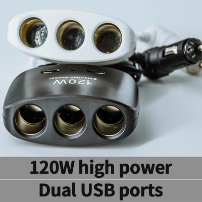 Prikaz auto punjaca razdelnika u beloj i crnoj boji. Dve USB uticnice i tri uticnice za upaljac. Visoko-kvalitetni adapter za punjenje.