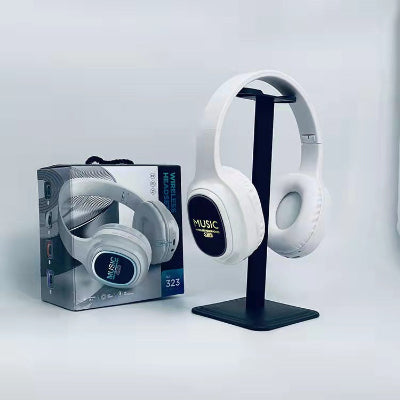 moderne bluetooth slusalice u beloj boji za uzivanje u muzici tokom vezbanja putovanja ili sportskih aktivnosti