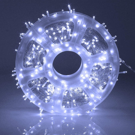 Kotur belih LED lampica 50m upaljene