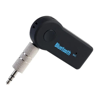 Kompaktan bluetooth prijemnik i adapter sa metalnim dzekom. Prikaz sa strane za povezivanje audio uredjaja bez kablova.