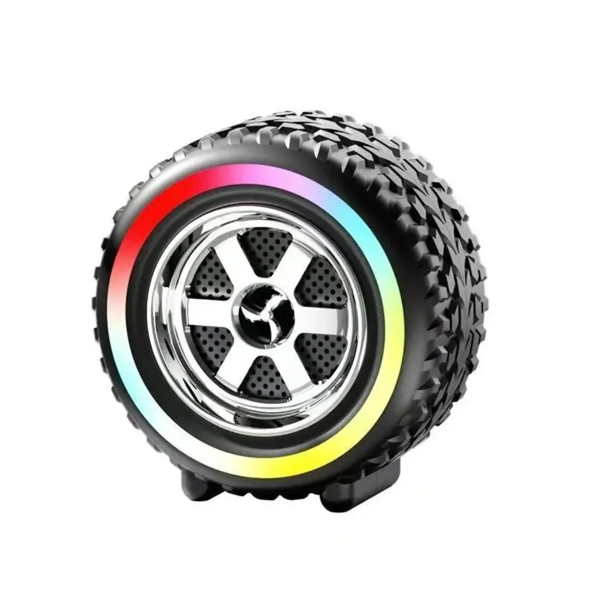 Bluetooth zvucnik auto guma sa hromiranom felgom i RGB osvetljenjem na beloj pozadini