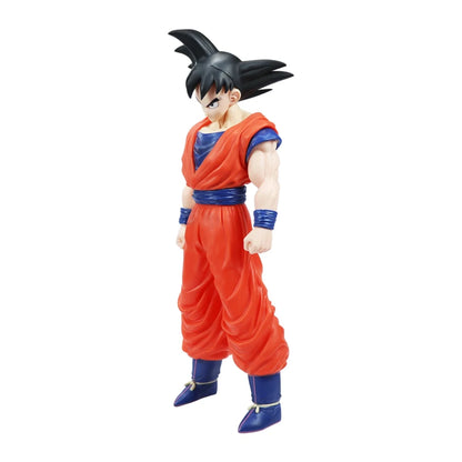 bocni pogled na akcionu figuru goku u narandzastom odelu
