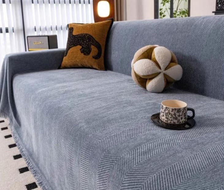 Detaljan prikaz teksture boho prekrivaca za krevet i sofu