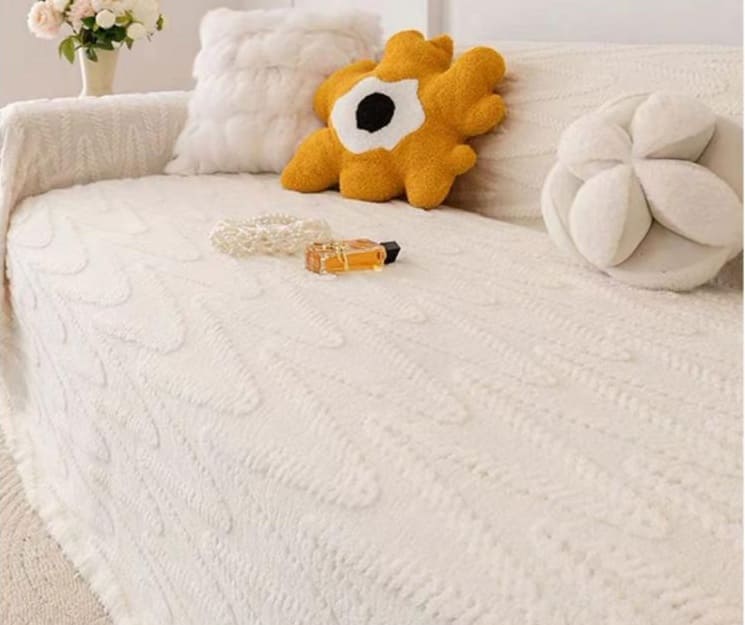 Boho prekrivac kao centralni detalj u spavacoj sobi