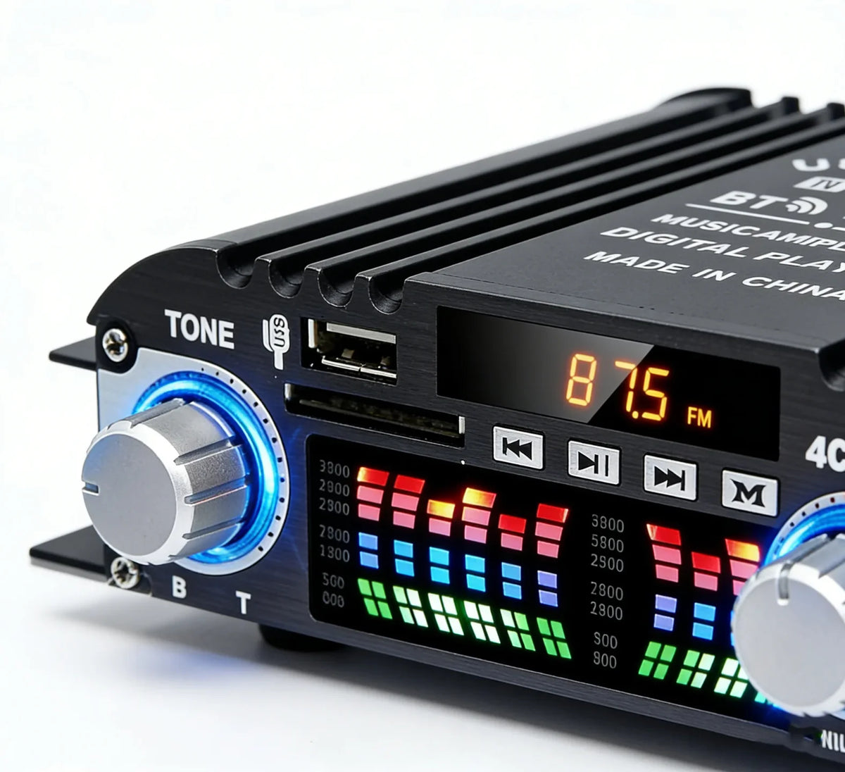 Detalj prednje ploce BT-998 sa ton kontrolom, USB ulazom i FM displejem