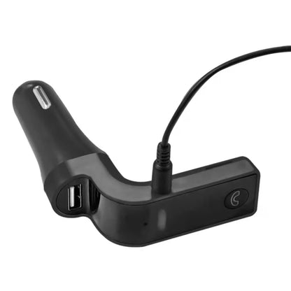 Crni Bluetooth FM modulator za auto sa priključenim audio kablom i handsfree dugmetom