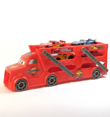 Crveni kamion transporter sa utovarenim auticima