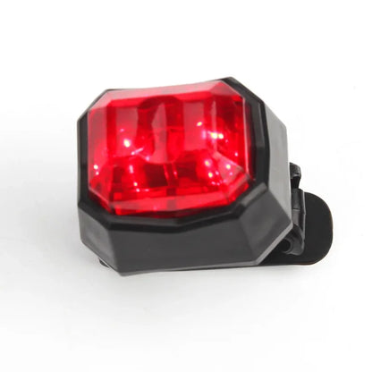 Crveno LED sigurnosno svetlo u crnom kucistu sa klipsom