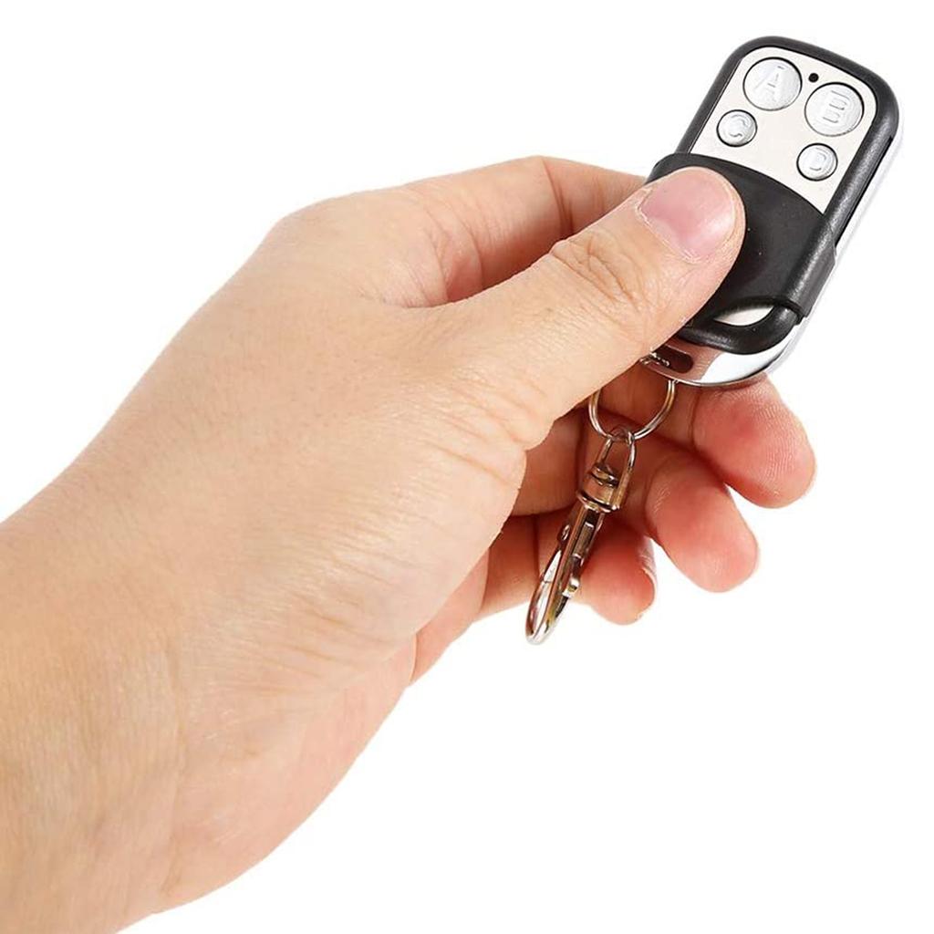 Daljinski upravljac 433mhz u ruci korisnika