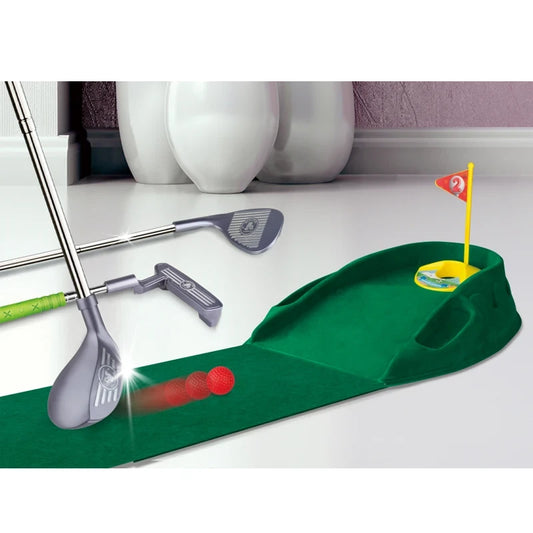 Deciji set za mini golf sa zelenom stazom i palicama