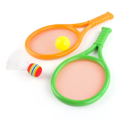 Narandzasti i zeleni deciji reket sa lopticom i badminton lopticom