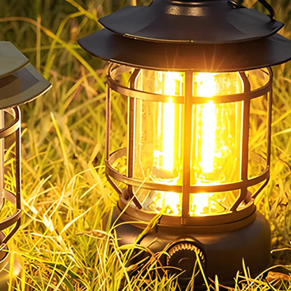Detalj crne retro kamperske lampe sa tockicem za podesavanje