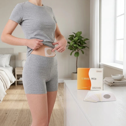 Detoks slim flaster nalepljen na bok stomaka u spavacoj sobi