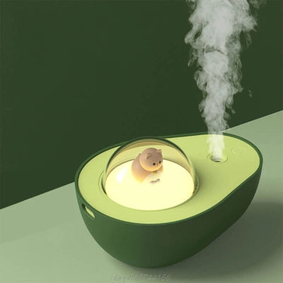 Aroma difuzer ovlazivac vazduha avokado sa maglicom koja izlazi iz vrha.