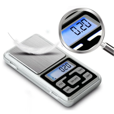 Digitalna precizna vaga, prikaz merenja 0.01g. Izuzetno precizna za tacno merenje malih tezina.