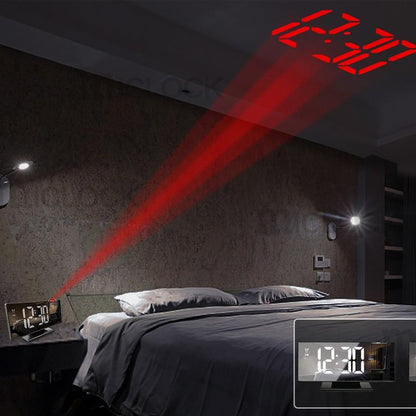 digitalni sat sa projekcijom vremena na plafon u spavacoj sobi nocu