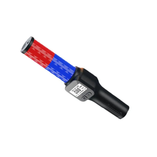 Digitalni alkohol tester namenjen za brzu proveru alkohola u izdahu, sa jasnim LCD prikazom rezultata i ergonomskim drzanjem za laku upotrebu pre voznje.