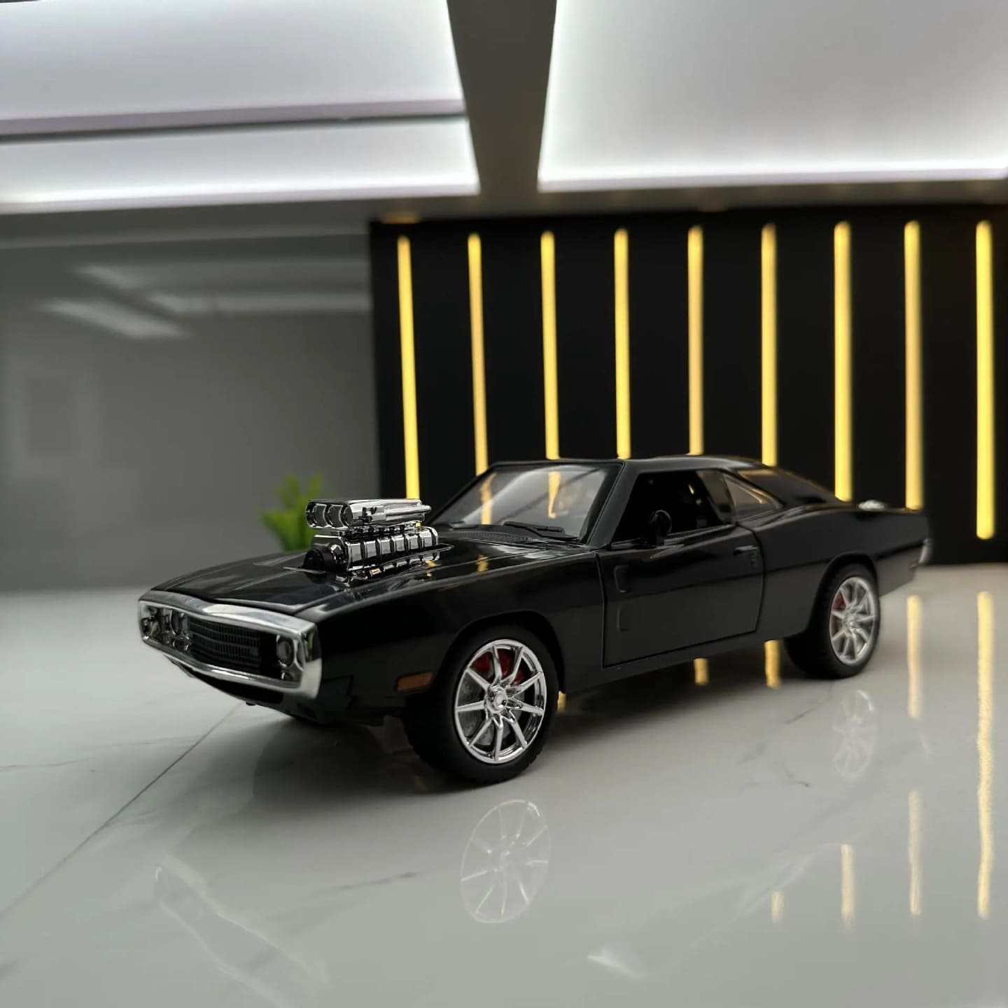 dodge charger 1970 crna boja visoki sjaj gumeni tockovi amortizeri za ljubitelje kola