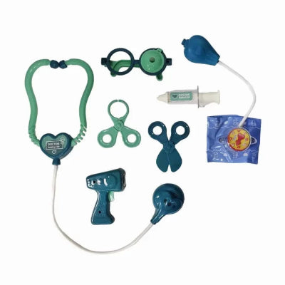 Deo decijeg kostima doktora. Set plasticne medicinske opreme kao sto su stetoskop, spric i naocare, idealno za igru uloga.