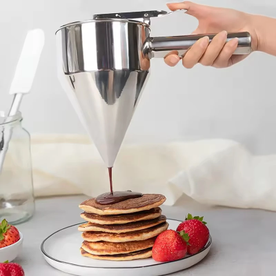Inox dozer za testo, idealan za palacinke, vafle i mafine, precizno doziranje bez nereda