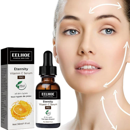 Prikaz žene sa svetlom kožom i plavim očima, sa belim strelicama koje sugerišu nanošenje seruma na lice i vrat pokretima nagore. Levo od njenog lica su pakovanje i bočica Eelhoe Eternity Vitamin C Seruma PRO.