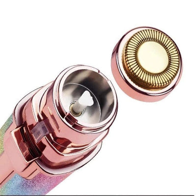 Zenski epilator za lice sa skinutom glavom, prikazujuci preciznu glavu za uklanjanje dlacica sa obrva, na licu.