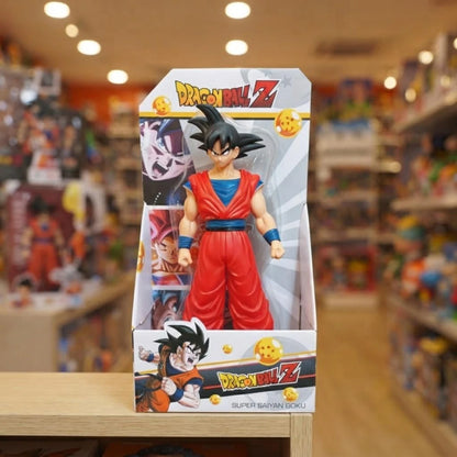 figura goku u ambalazi sa dragon ball z motivima na polici