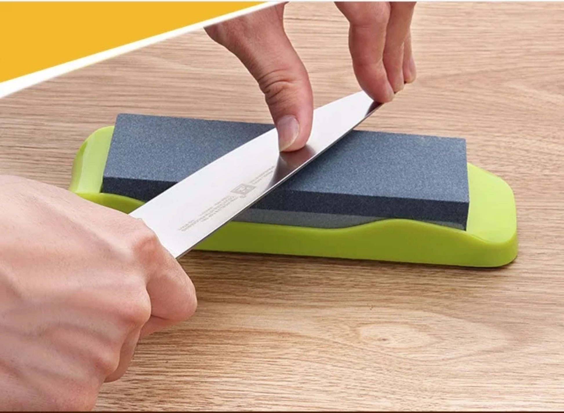 fino izoštravanje noža koristeći brusni kamen sa finom granulacijom