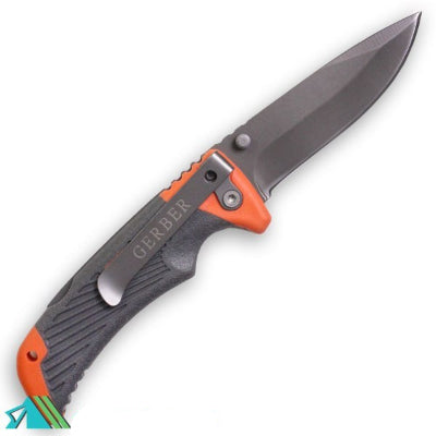 Gerber noz sa otvorenim secivom i narandzastom drskom, pogodan za sve vrste aktivnosti u prirodi.