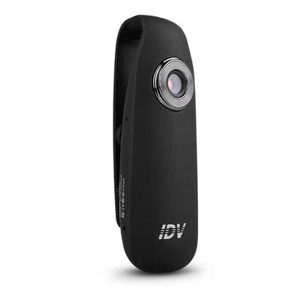 Prikaz levog profila mini kamere sa IDV logotipom i štipaljkom na poleđini