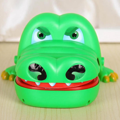 Drustvena igra krokodil dentist sa zatvorenim ustima i pogledom napred