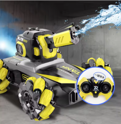 Igracka RC borbeno vozilo u akciji ispaljuje vodu iz topa na daljinsko upravljanje