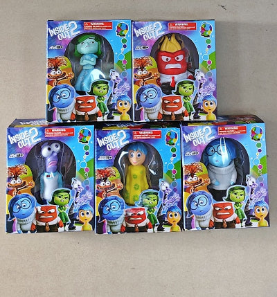 Set figura iz filma Inside Out, prikazuje razlicite emocije radost, tuga, bes. Idealno za kolekcionare i obozavaoce.