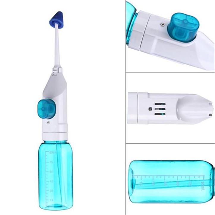 Detaljan prikaz irigatora za zube sa bocnim dugmetom, mlaznicom i rezervoarom sa mernim oznakama