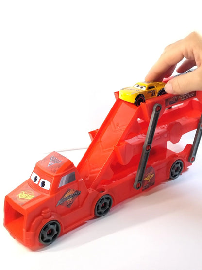 Deciji kamion transporter sa podiznom rampom i auticem