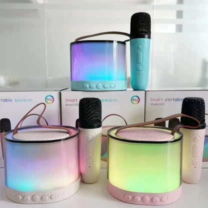 Razlicite boje karaoke bluetooth zvucnika K52 sa RGB osvetljenjem i mikrofonima ispred ambalaze