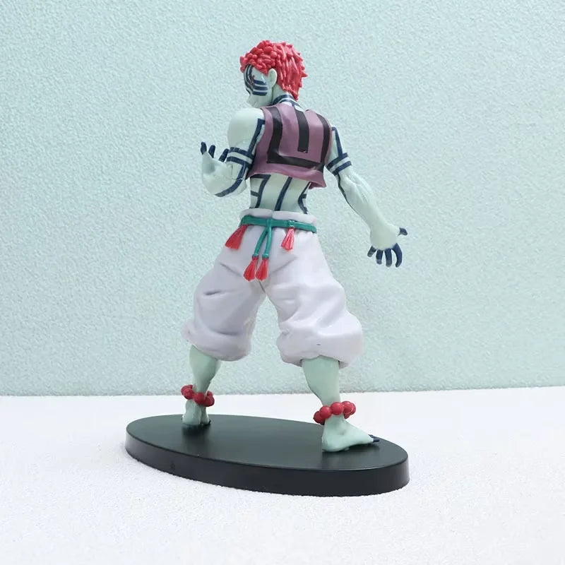 Kolekcionarska figura Akaza Demon Slayer zadnji prikaz na postolju