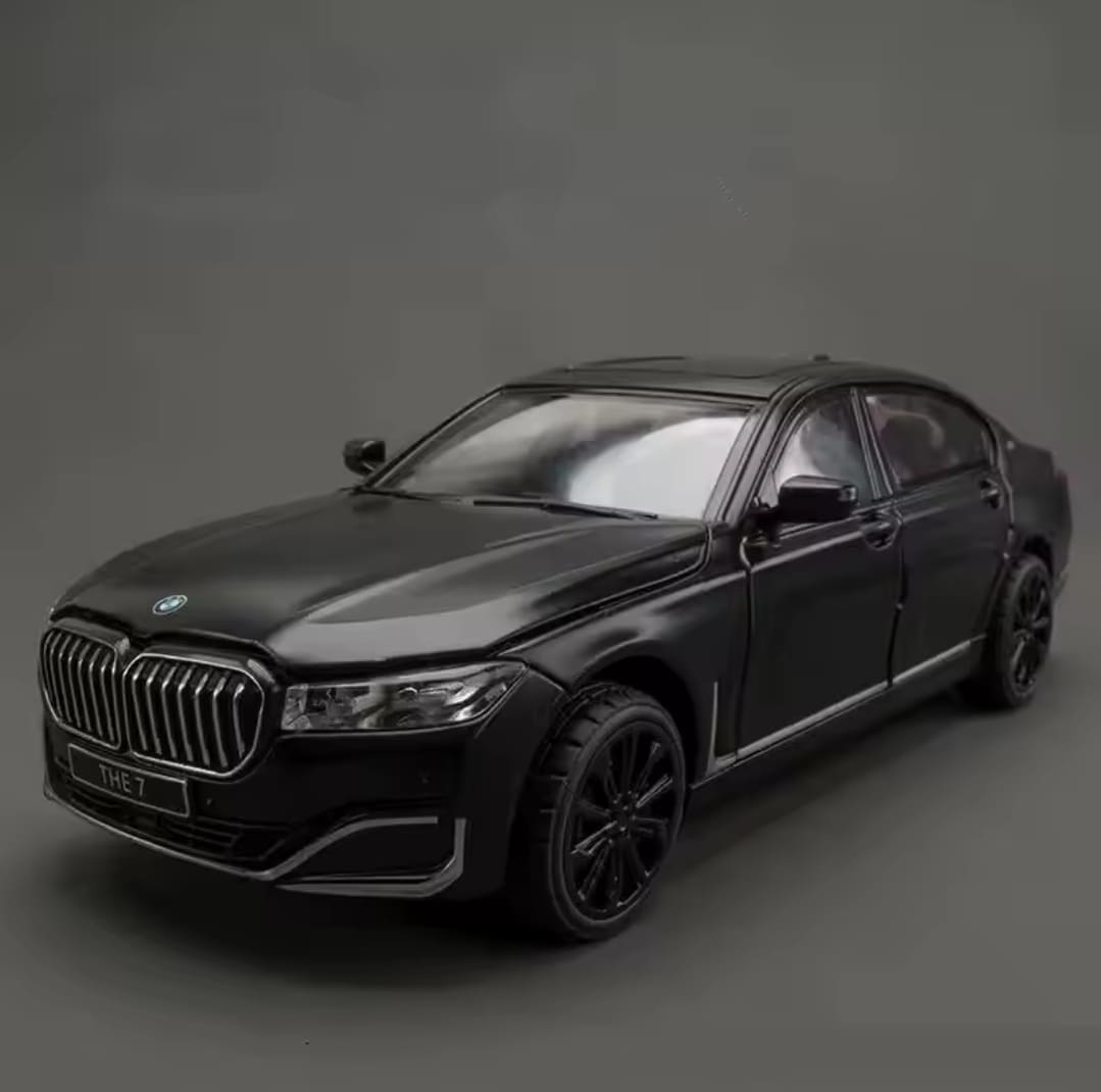 kolekcionarski auto 1 24  serija 7 crni model sa elegantnim dizajnom i premium zavrsnom obradom