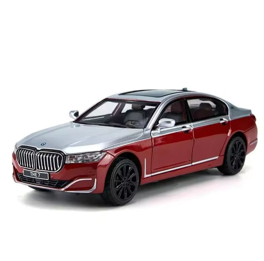 kolekcionarski auto 1 24  serija 7 crveno srebrni model sa metalnim kucistem i preciznom izradom