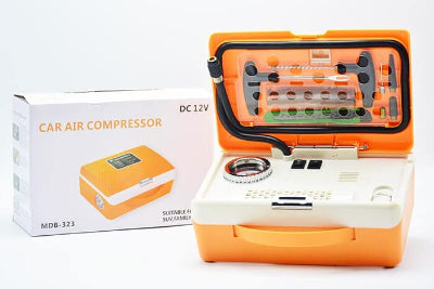 Kompaktna pumpa za gume sa meracem pritiska i priborom, smestena u prakticnom koferu.