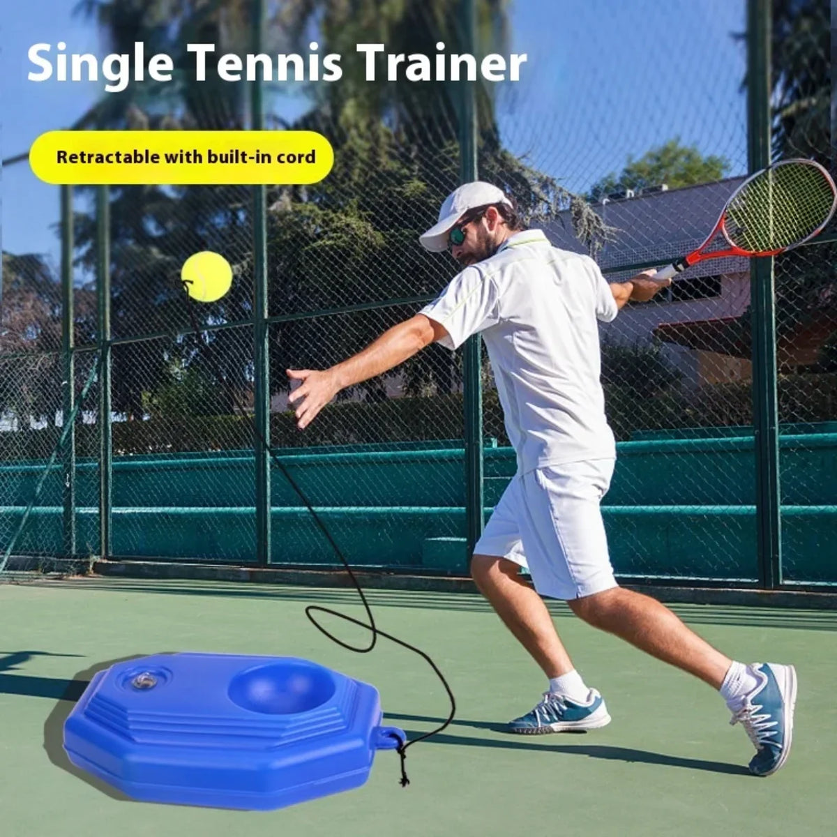 Prikaz koriscenja trenera za tenis na terenu sa igracem