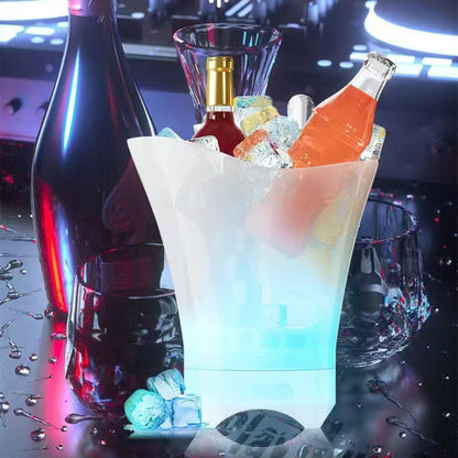 LED kofa za led sa zvucnikom za sampanjac i vino. Svetleca posuda za hladjenje pica sa bežičnim zvucnikom. Party kofa za led sa muzikom.
