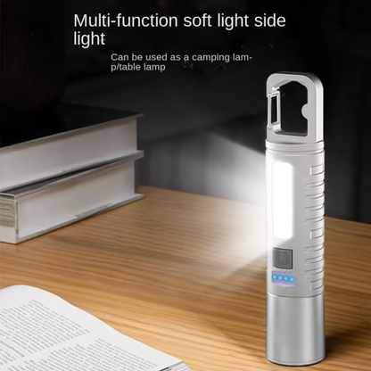 LED mini lampa sa bocnim svetlom na stolu pored knjiga