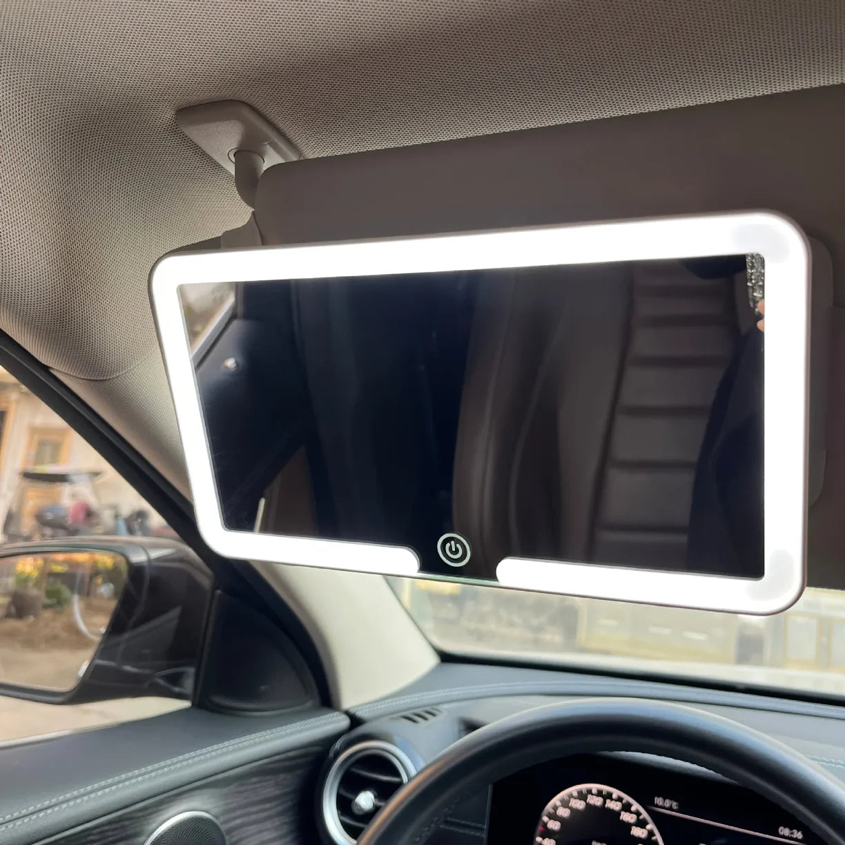 LED ogledalo za auto montirano na suncobran