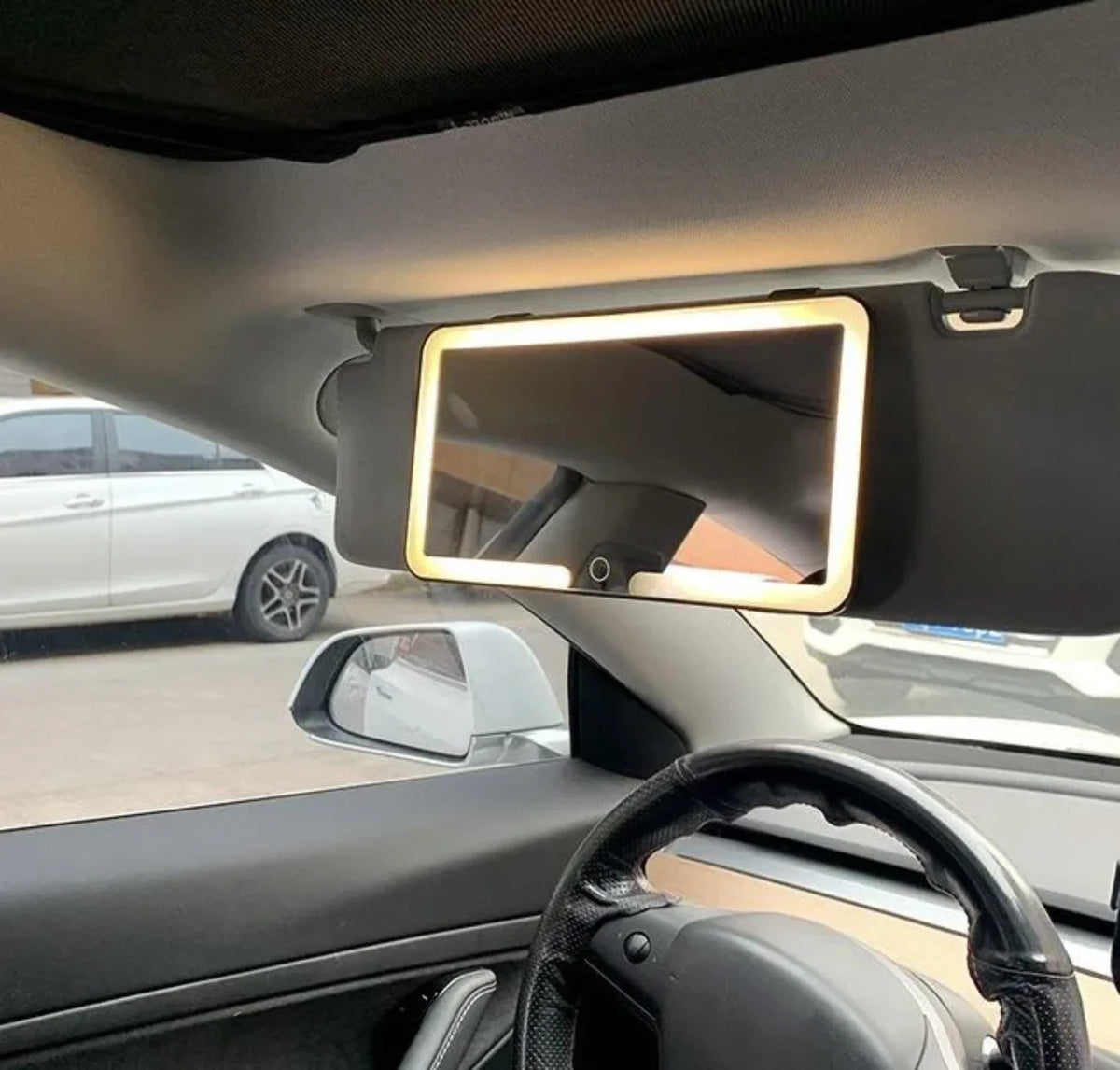 LED ogledalo za auto sa toplim osvetljenjem na viziru
