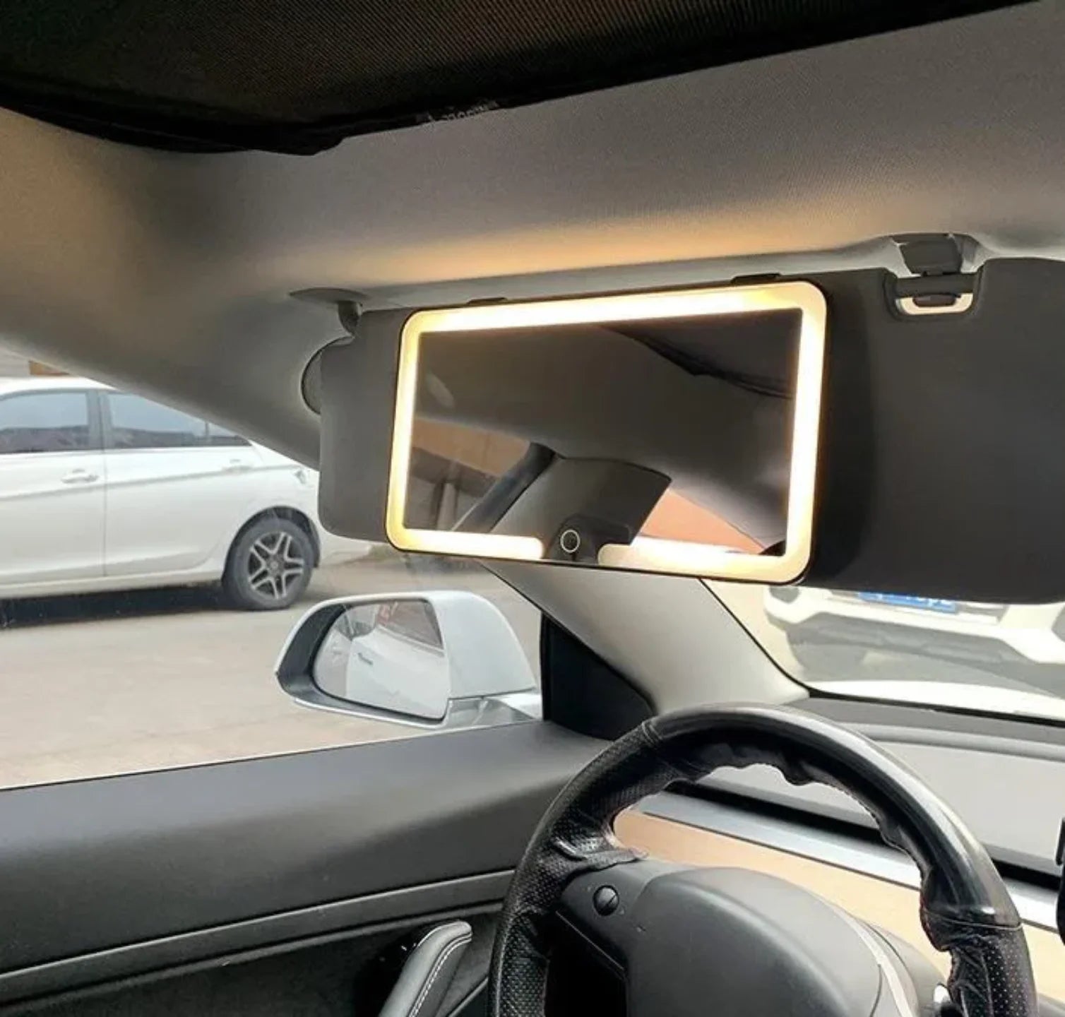 LED ogledalo za auto sa toplim osvetljenjem na viziru