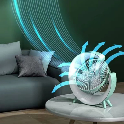 Led ventilator sa difuznim osvetljenjem. Prikazan u sobi, za osvezenje vazduha i dodatni estetski detalj u enterijeru.
